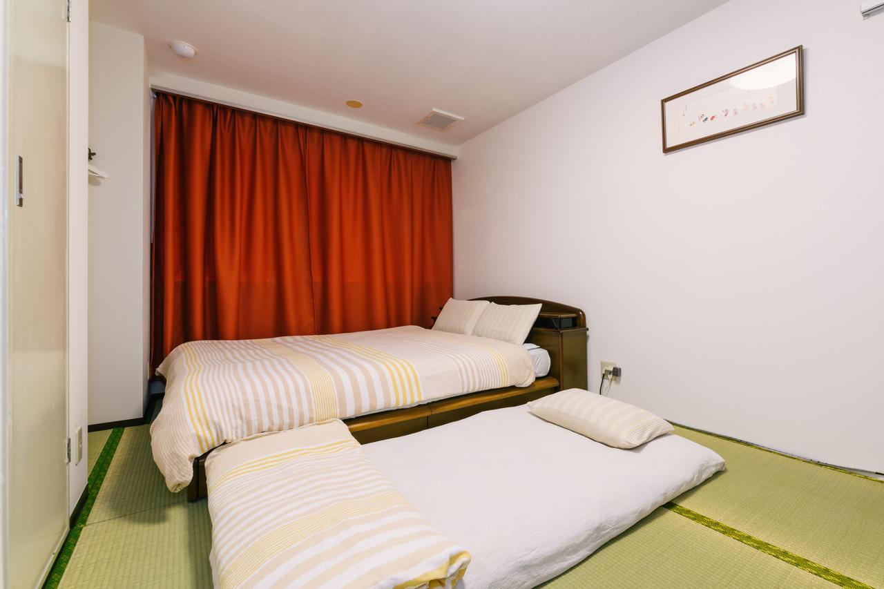 Guest House Chiharu Fukuoka  Exteriör bild