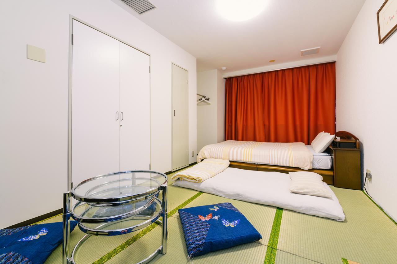 Guest House Chiharu Fukuoka  Exteriör bild